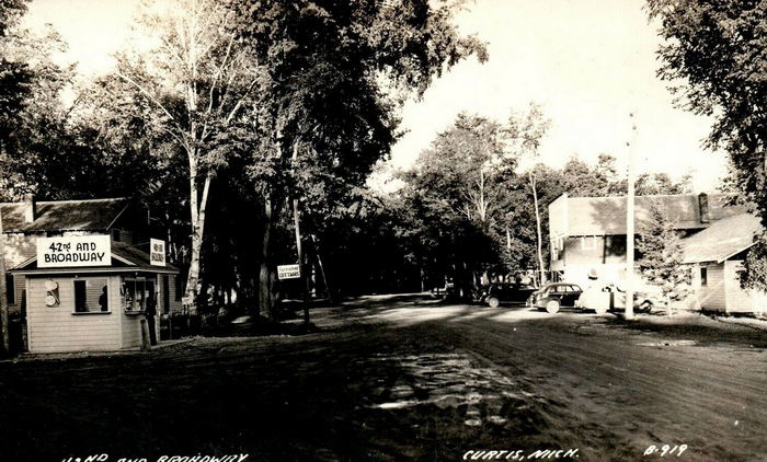 Curtis - Vintage Postcard (newer photo)